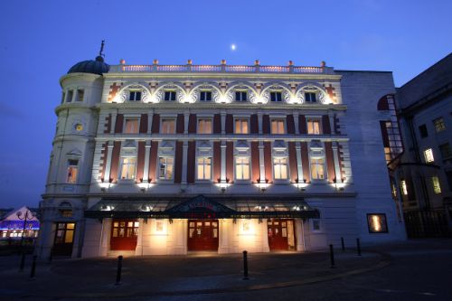 A photo of the Lycaem theatre at night with the outside lights on