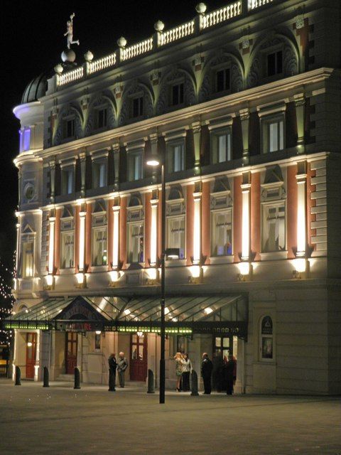 A photo of the Lycaem theatre at night with the outside lights on